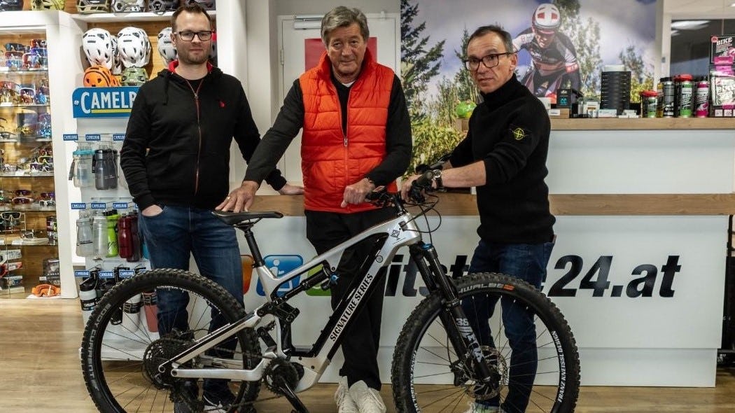 Kneissl Bikes系列背後的三位推手(圖左至右):Fitstore24技術長Mario Zarnier、Franz Kneissl Design執行長Franz Kneissl III和Fitstore24創辦人/執行長Werner Zanier。照片來源/Jo Beckendorff