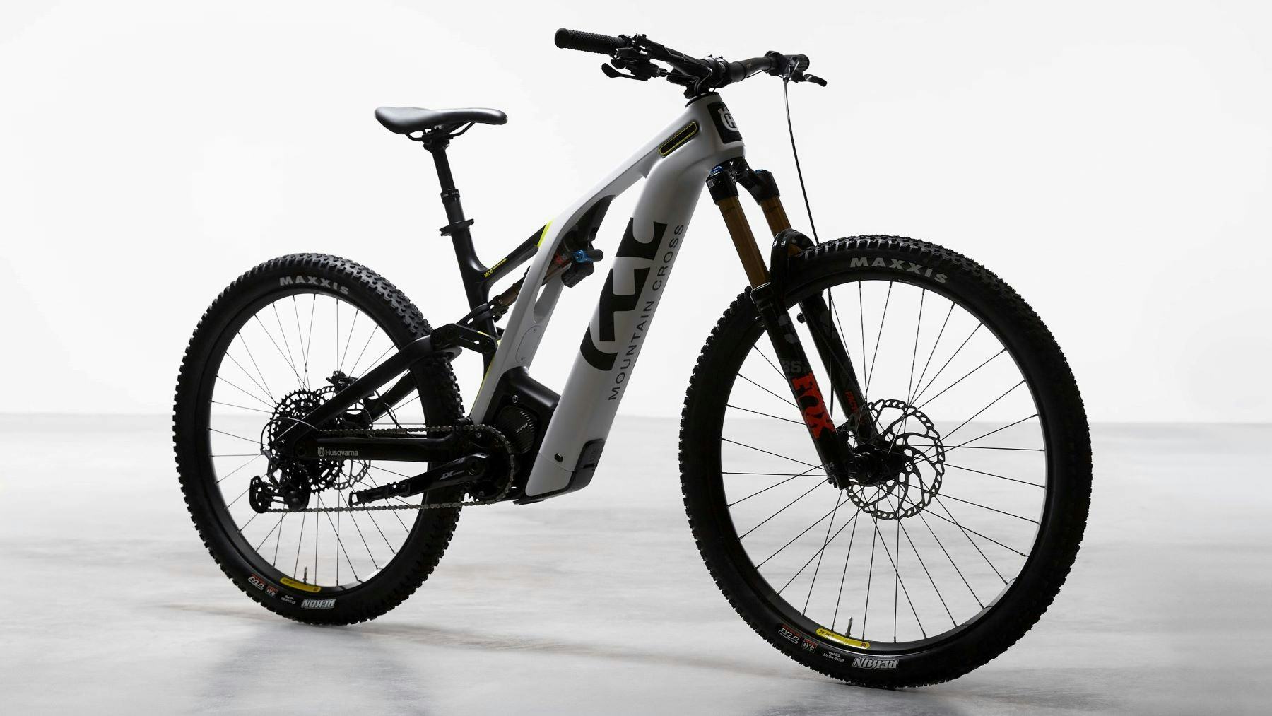 The new top model from Husqvarna E-Bicycles, the MC6 E-MTB with a floating and elastomer-suspended battery in the down tube. - Photo Pierer E-Bikes