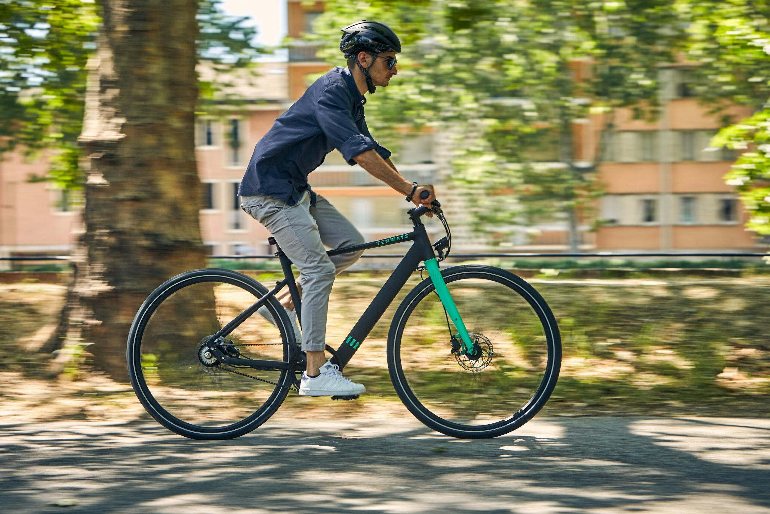 The TENWAYS CGO600 has an ergonomic, aluminum 6061 body, the weight of the whole bike is around 15kg, easily lighter than most comparable e-bikes on market.