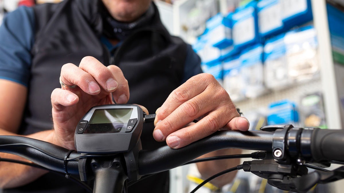 The retailer is the main source of information for people who want to buy an e-bike. – Photo Shutterstock