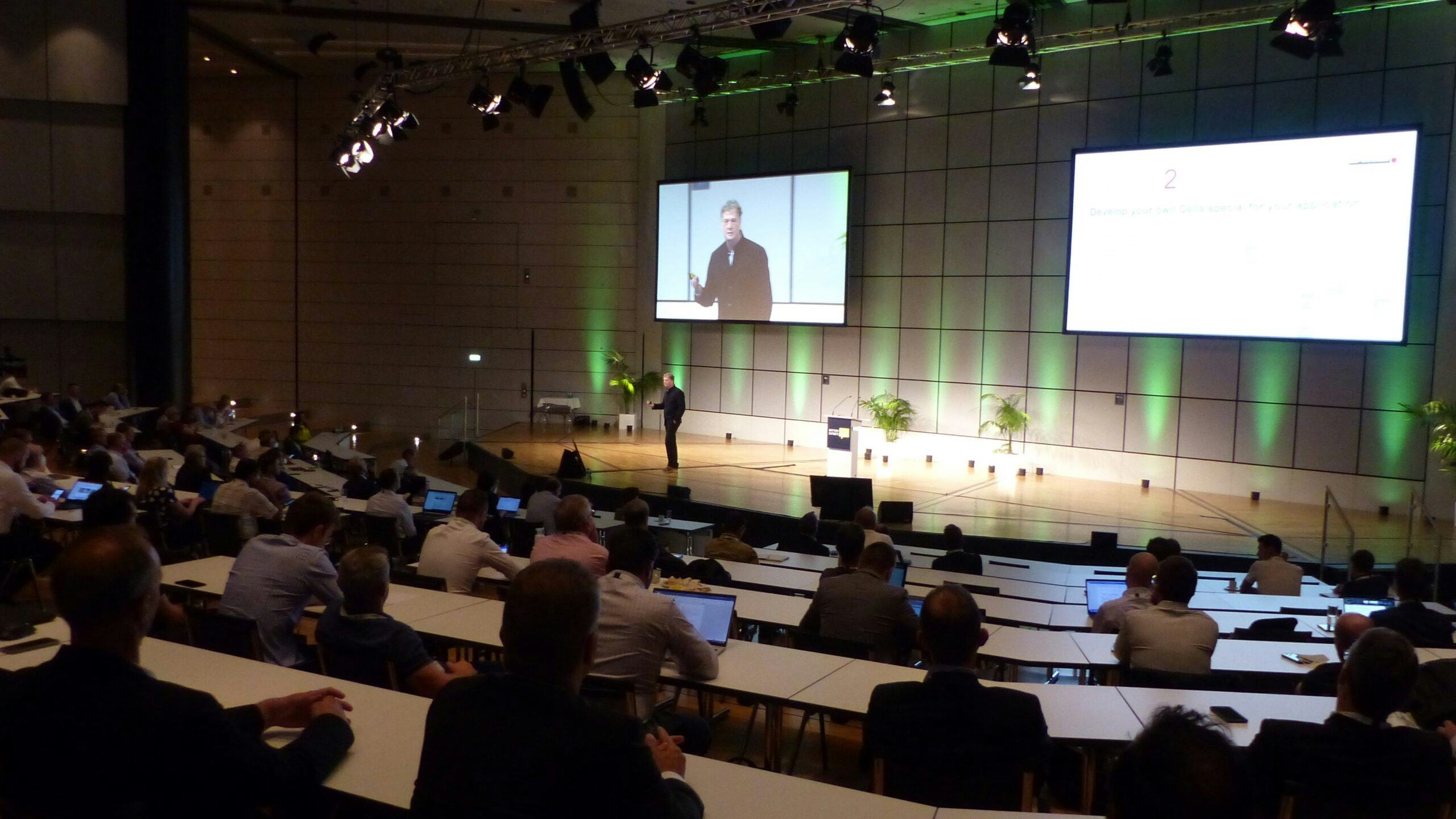 BMZ CEO and founder, Sven Bauer gave his keynote speech to a large audience during the Battery Experts Forum. - Photo Bike Europe