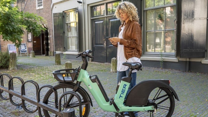 The partnership covers the end-of-life management of the lithium-ion batteries of more than 160,000 e-scooters, e-bikes and e-mopeds. – Photo Tier Mobility