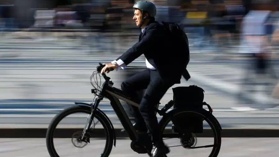 A growing number of people cycling or using e-kick scooters/e-steps, monowheels and hoverboards has put the topic of regulations high on the agenda in Brussels. – Photo Bike Europe