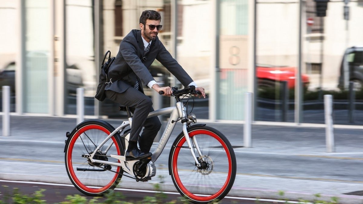 Introduced in the 1990s, e-bikes initially had a slow start in terms of sales volumes, but today, Europeans have embraced the e-bike. - Photo Piaggio 