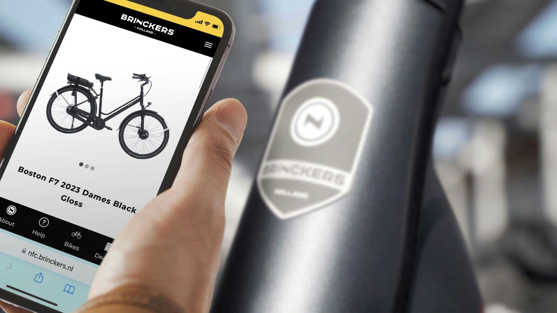By holding the phone near the headset logo the 'app' starts up. Brinckers adds no additional costs for the NFC technology, it is included in the price of the e-bike. - Photo Brinckers