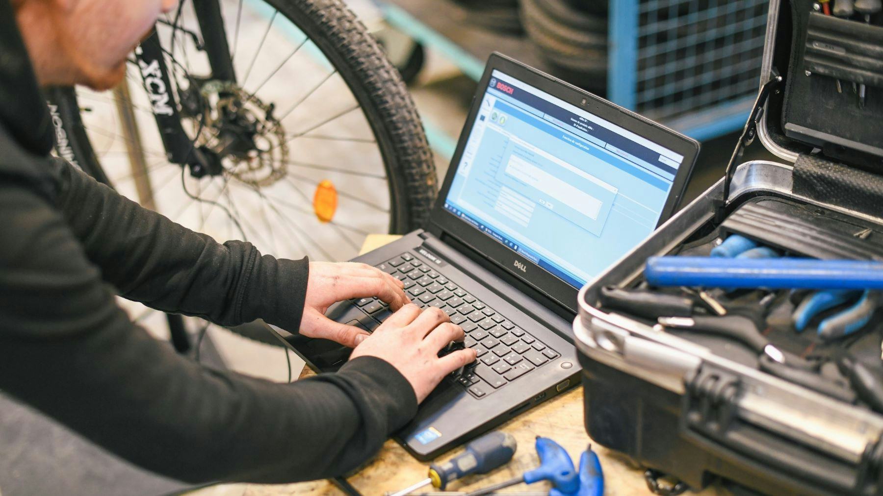 Originally dealing with the maintenance of e-bikes fleets, Vélogik now has a catalogue of software solutions for fleets operators and, soon, for independent retailers. - Photo Vélogik