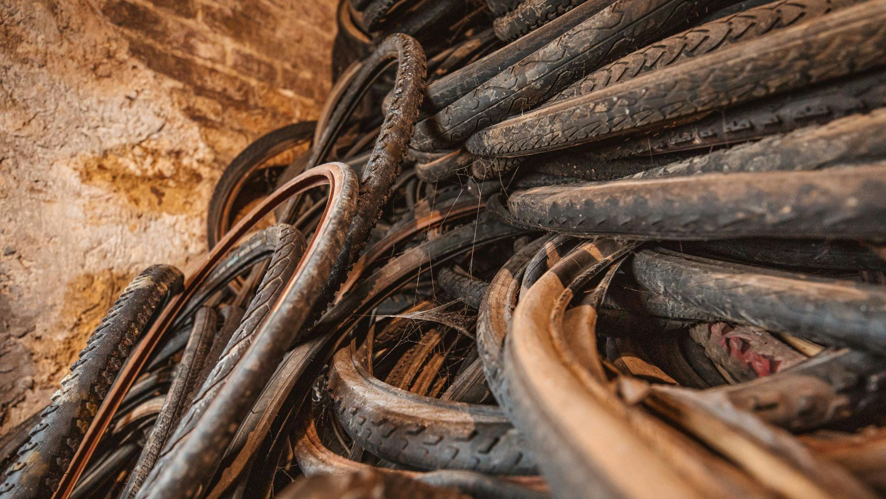 20,000 tyres have finally been collected for recycling after a long wait. – Photo Schwalbe