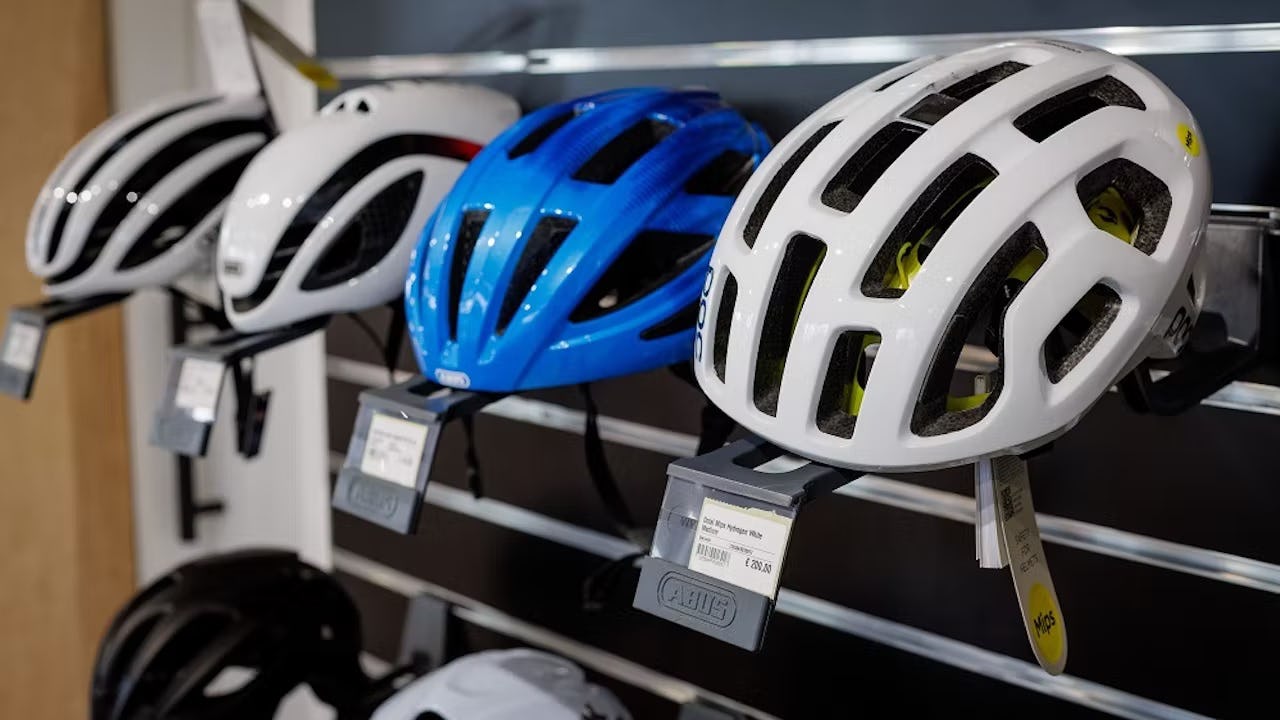 隨著年齡增長，電動自行車擁有者更有意願穿戴安全帽。