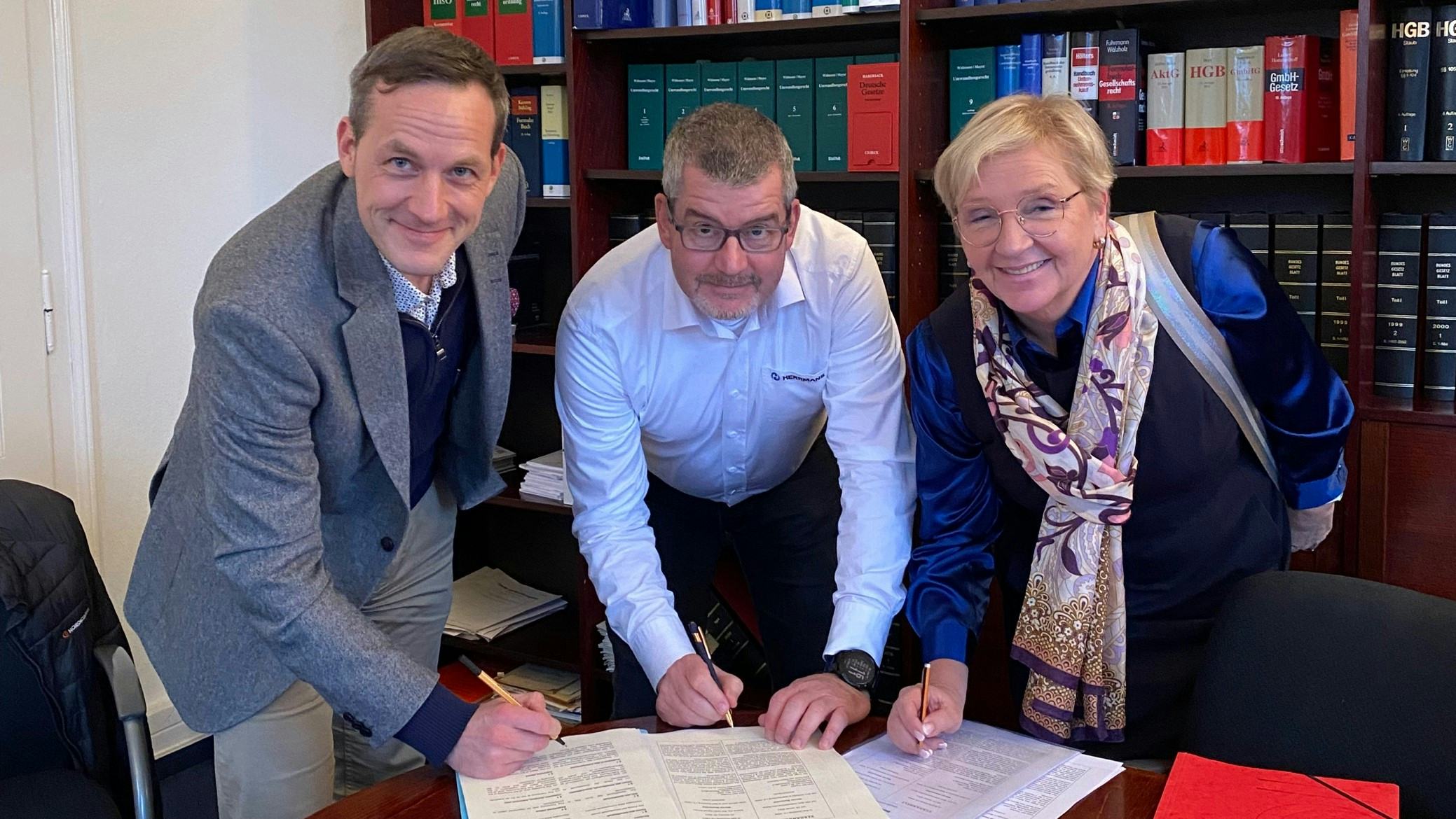 From left to right Dan Liljeqvist, CEO, Herrmans Bike Components, Thorsten Krüger, Global Customer Development Manager, Herrmans Bike Components and Sari Trosien, Accounting and Tax partner in Germany. – Photo Herrmans Bike Components