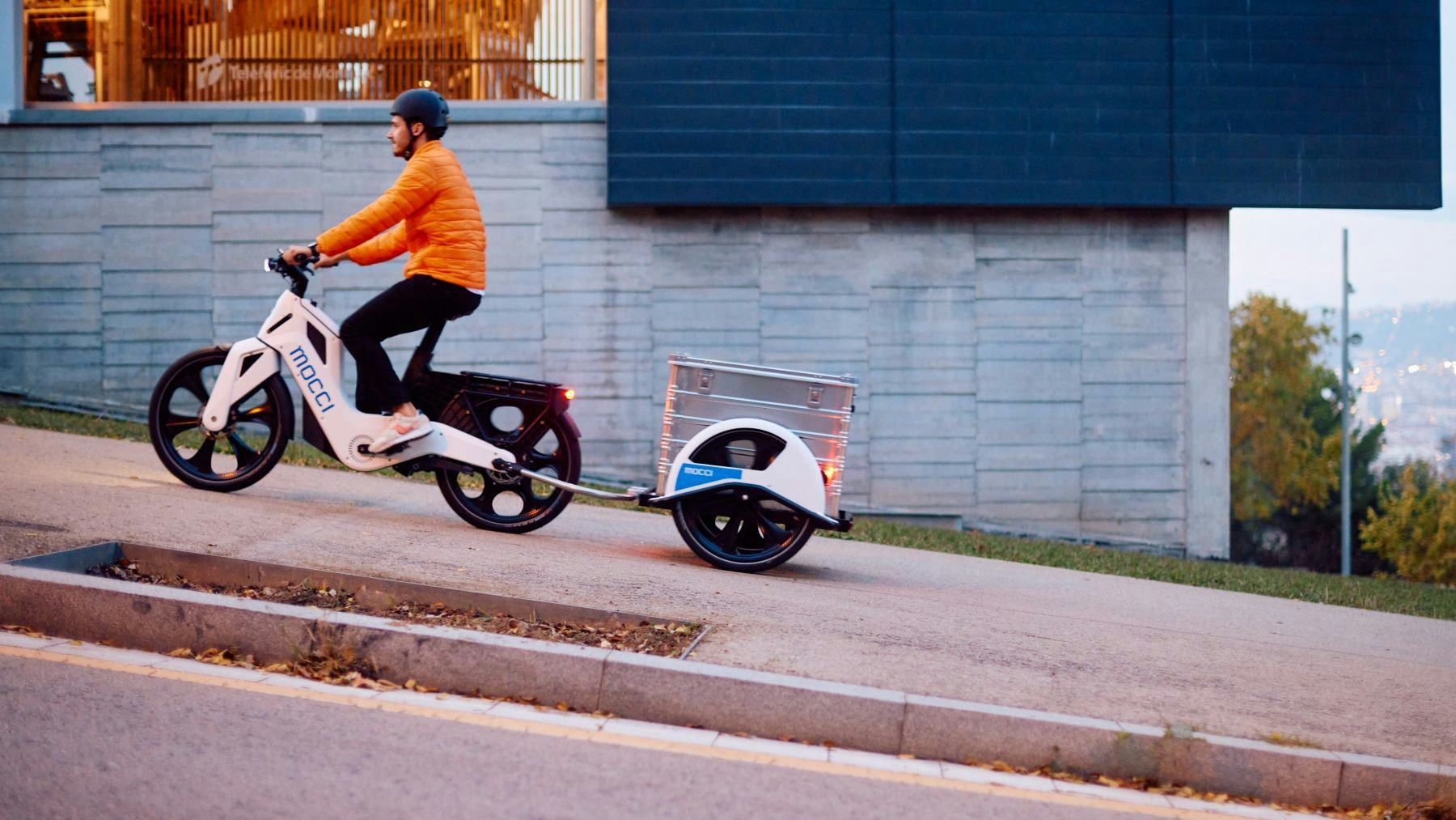 Combined with a trailer, the Mocci Smart Pedal Vehicle (SPV) can be used to implement a variety of transportation and logistics scenarios. - Photo Mocci/Adrien Crasnault