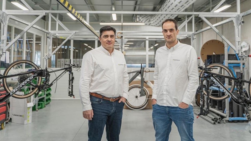 José Vitoria (r.) together with David Vitoria, founders of CEO Berria Bikes. – Photo Shift Active Media
