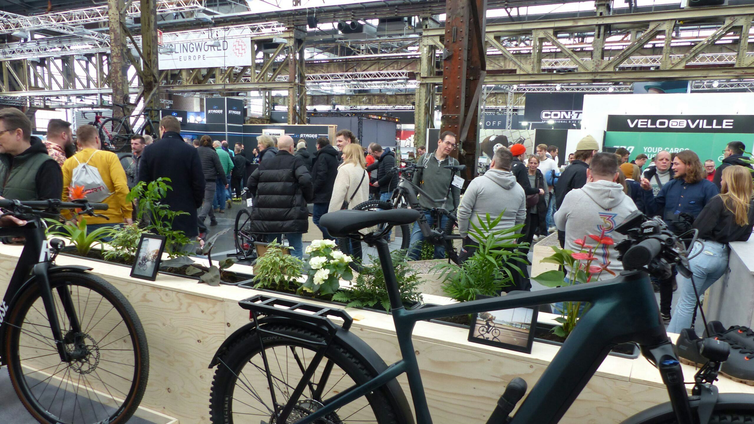 Cyclingworld provides a rather equal distribution of floor space between the exhibitors. – Photo Bike Europe