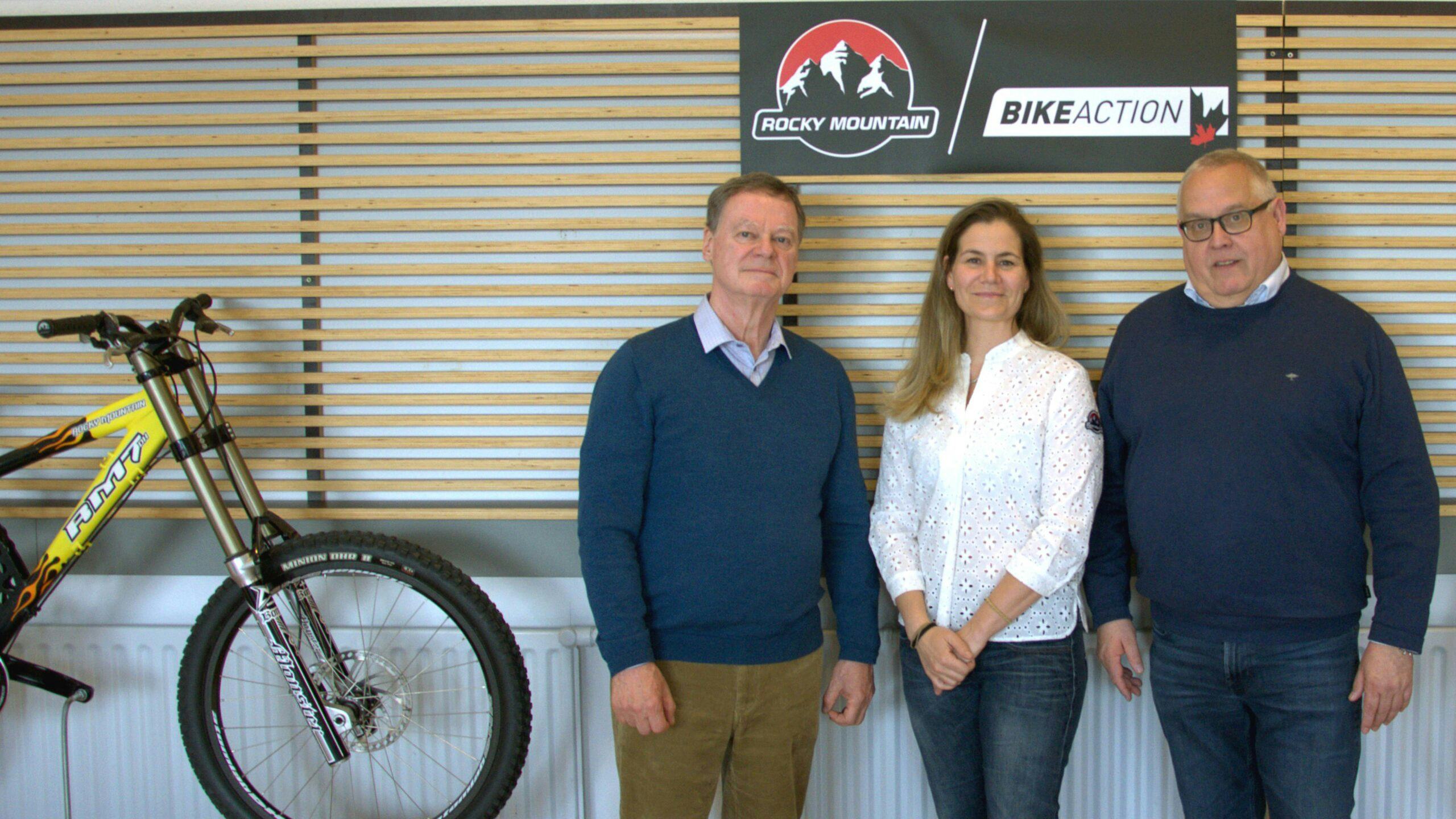 BikeAction owner Christoph Goebel (l.) handed over the business to Rocky Mountain Executive Chairman, Raymond Dutil (r.) and CEO Katy Bond (m.) – Photo Rocky Mountain