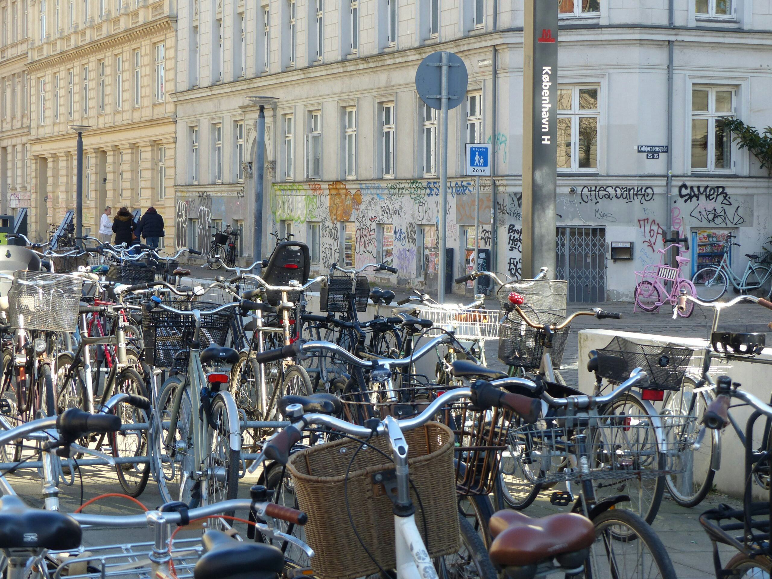 丹麥市場也將自行車視為具備成本效益的汽車替代品，如圖中位於哥本哈根的停車場所示。照片來源／Bike Europe