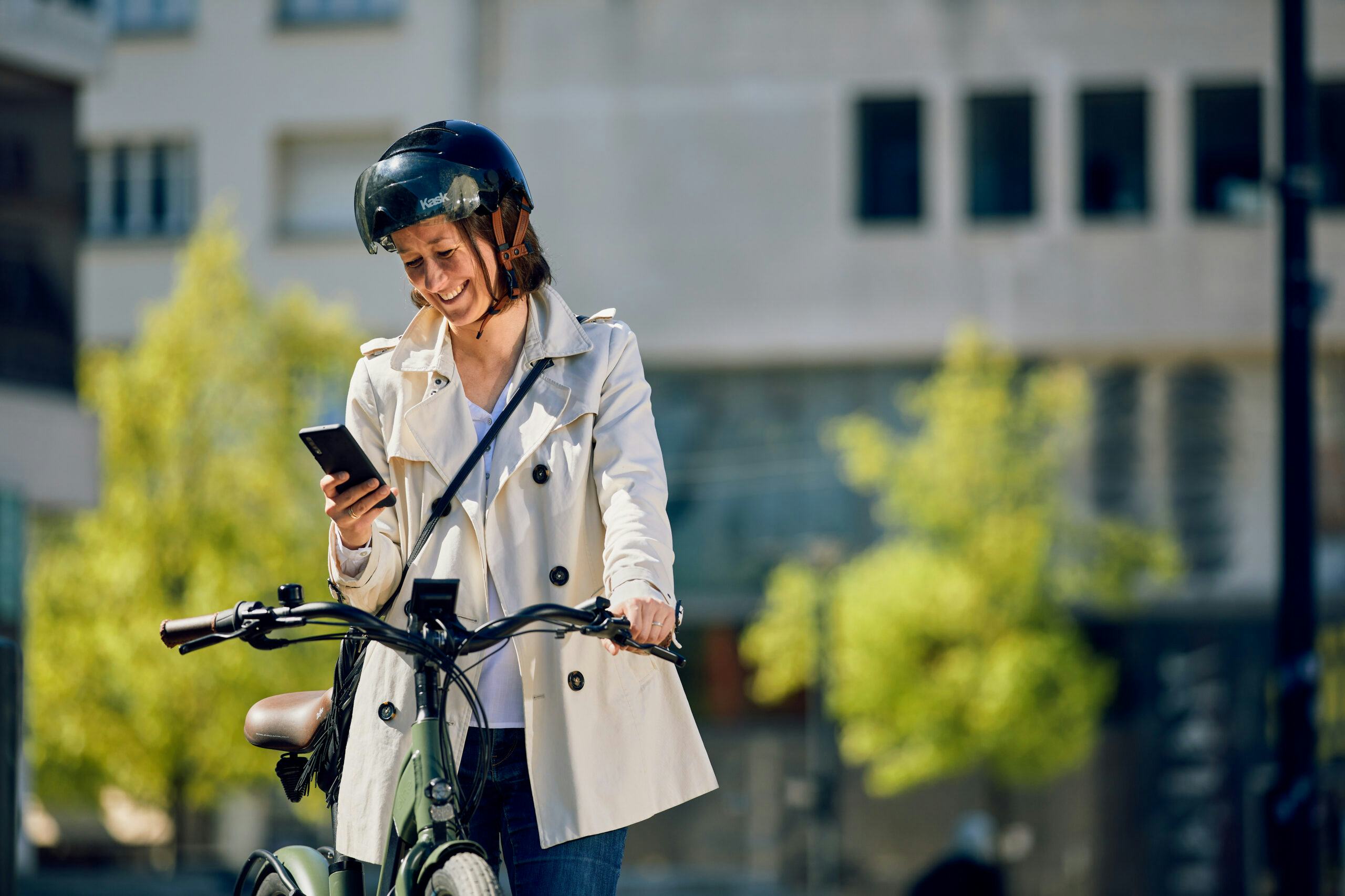How can connected maintenance be a satisfaction lever for e-bike brands?