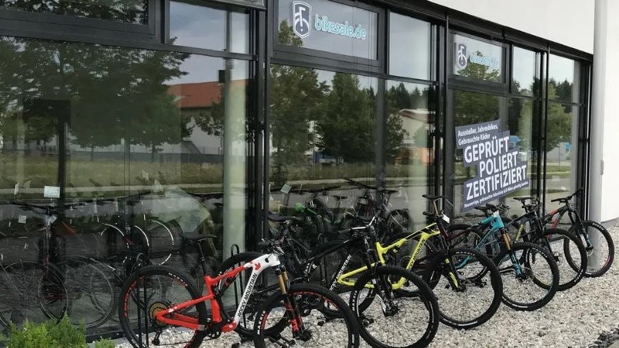 Whilst relying on online sales, Bikesales Solutions also operates an outlet store in Brunnthal, Germany. – Photo Bikesale Solutions 