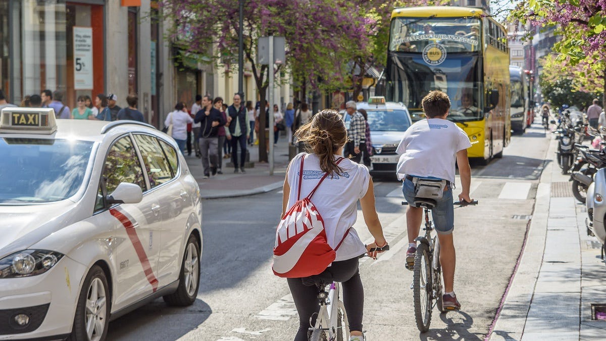 Madrid’s cycling infrastructure is probably not as good as it should be, urban bicycles was the biggest growing category in 2022. – Photo Shutterstock