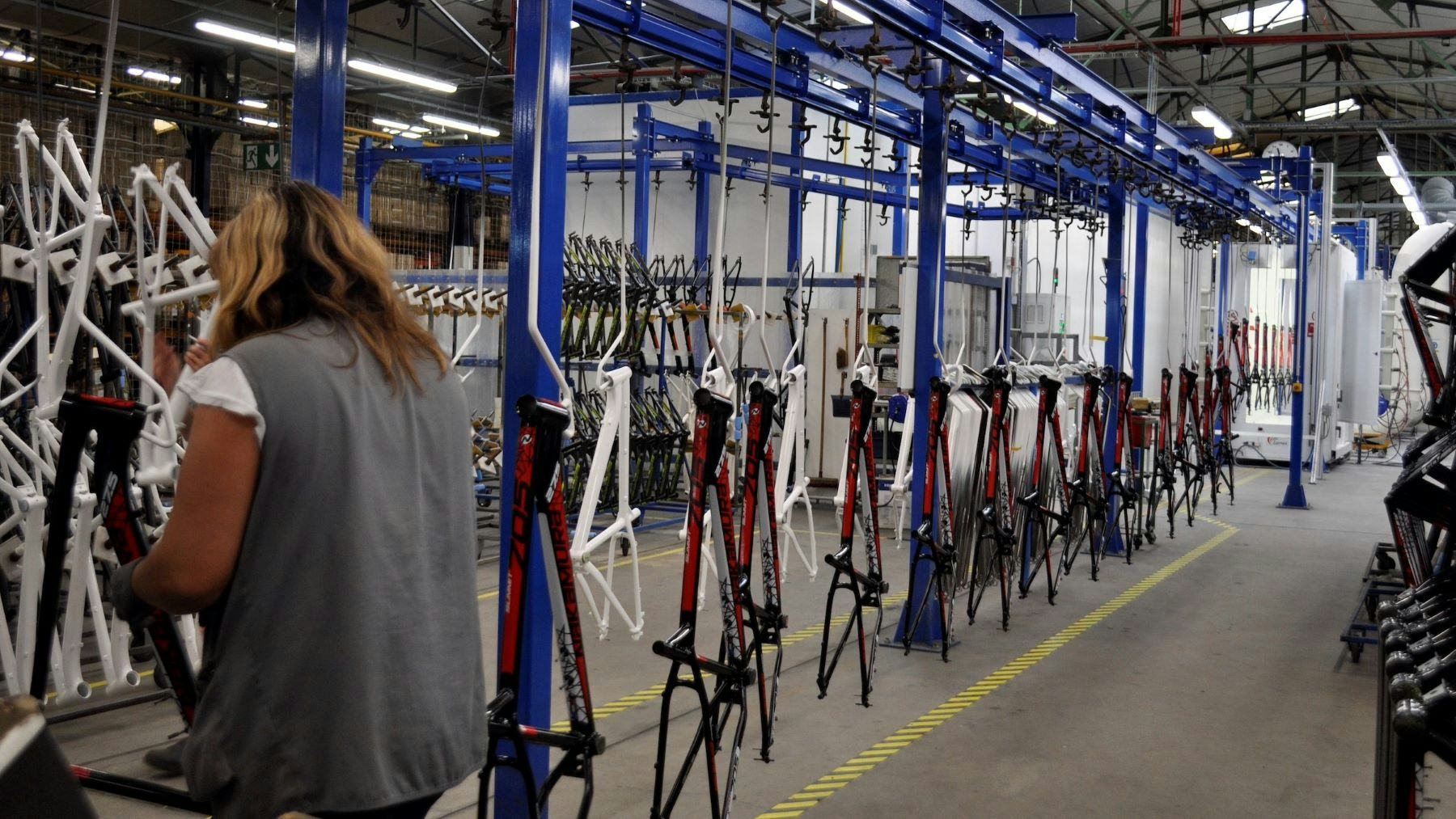 The 2023-30 plan set by the French government targets a production of 2 million units by 2030. 854,000 bicycles were assembled in French factories in 2022. – Photo MFC