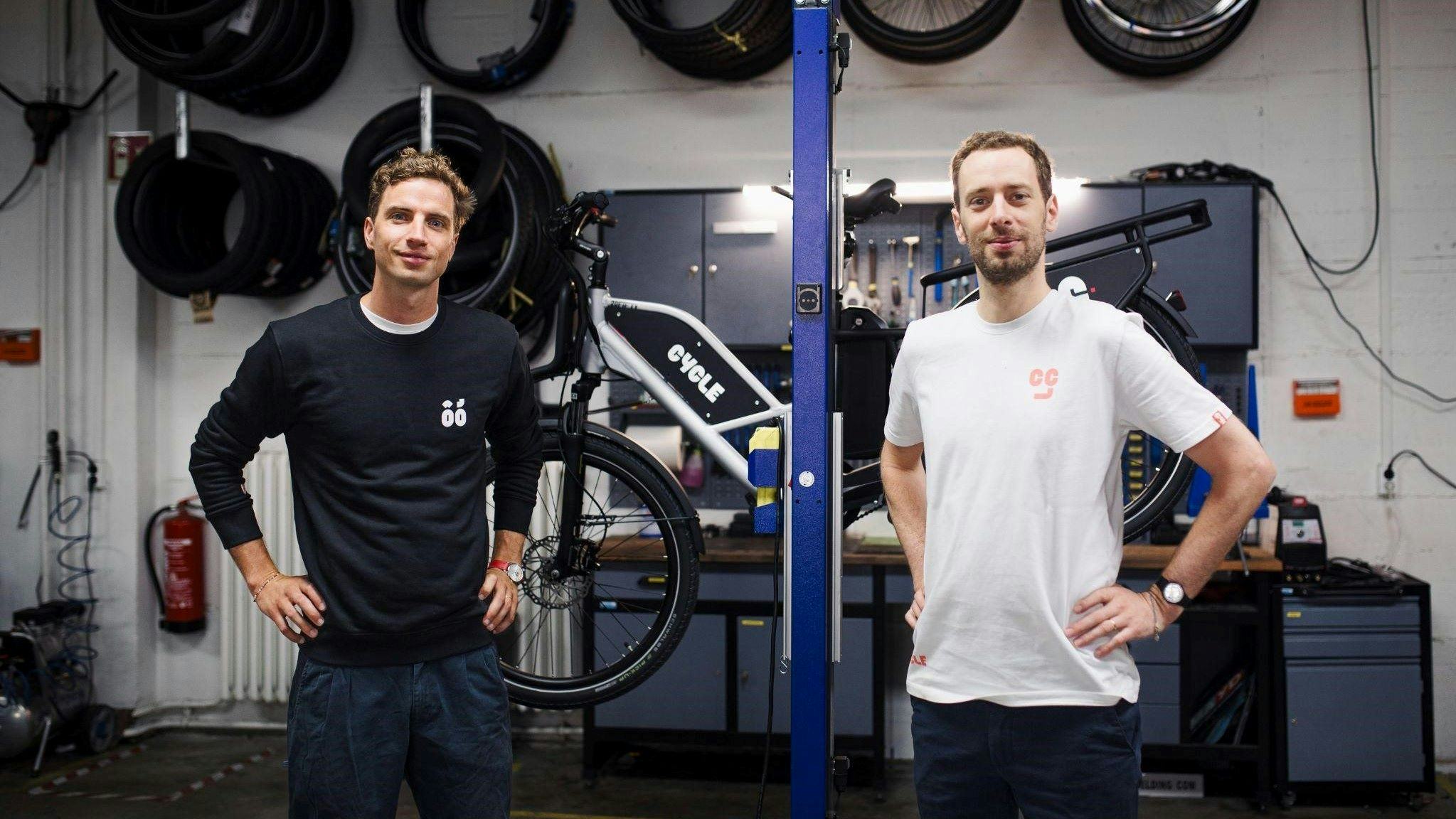 Cycle Mobility founders Luis Orsini-Rosenberg (left) and Nikodemus Seilern with their brand new and self-designed e-cargobike ‘20Fifty’. – Photo Rico Rolle