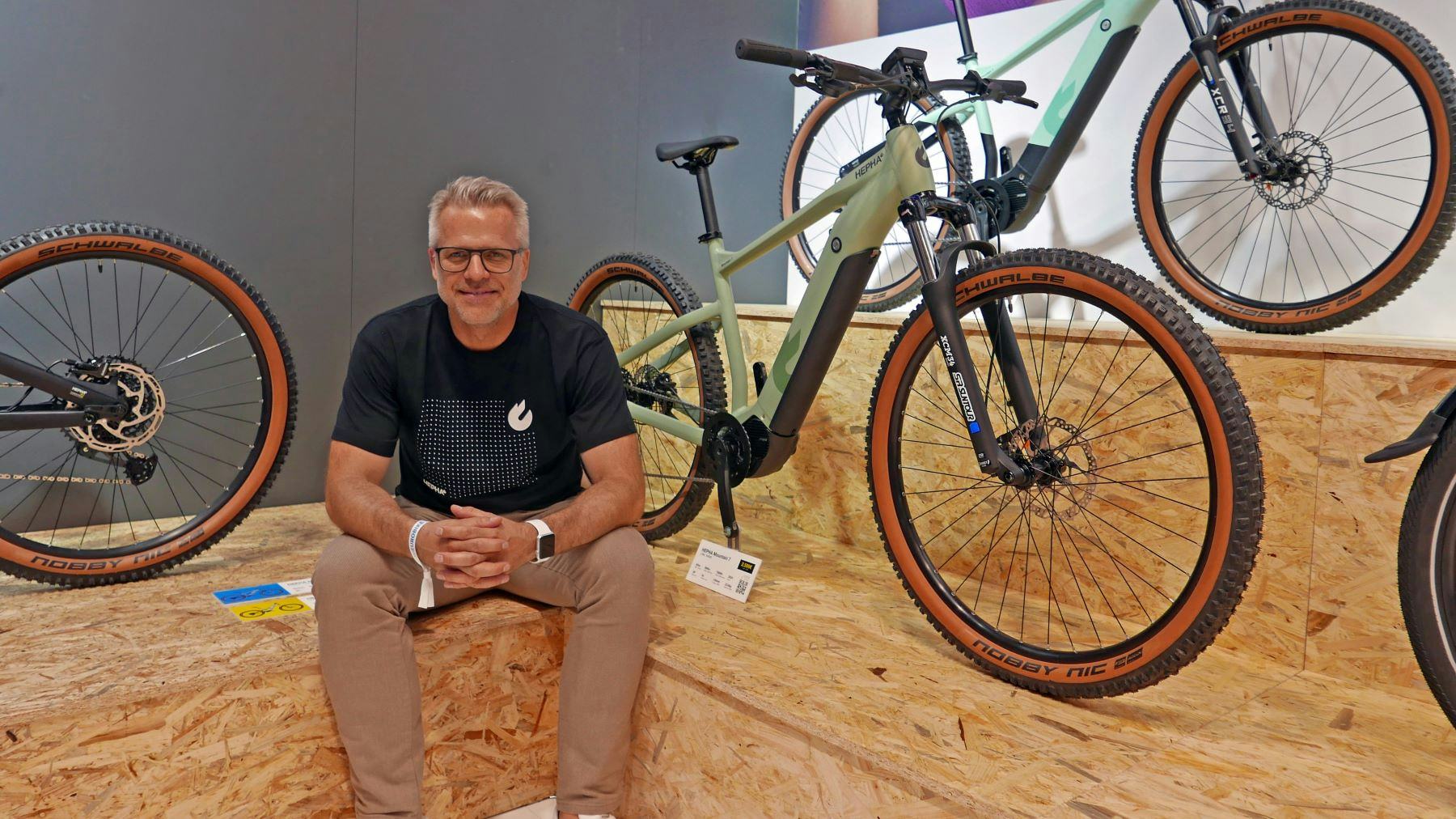 Hepha CEO Alex Thusbass shows off the new bike range during the brand’s Eurobike debut. - Photo Jo Beckendorff