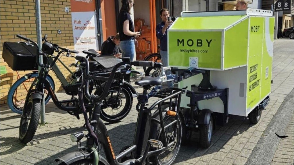 Customers of e-bike fleet provider GreenMo have to change their service provider again. – Photo Moby