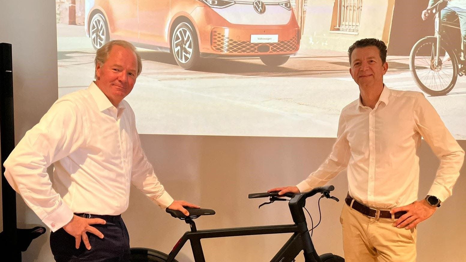 Janus Smalbraak, CEO of Pon Holdings and Dr. Christian Dahlheim, Chairman of the Board of Management of Volkswagen Financial Services were personally in Munich during the IAA to announce the partnership to the press. – Photos Bike Europe