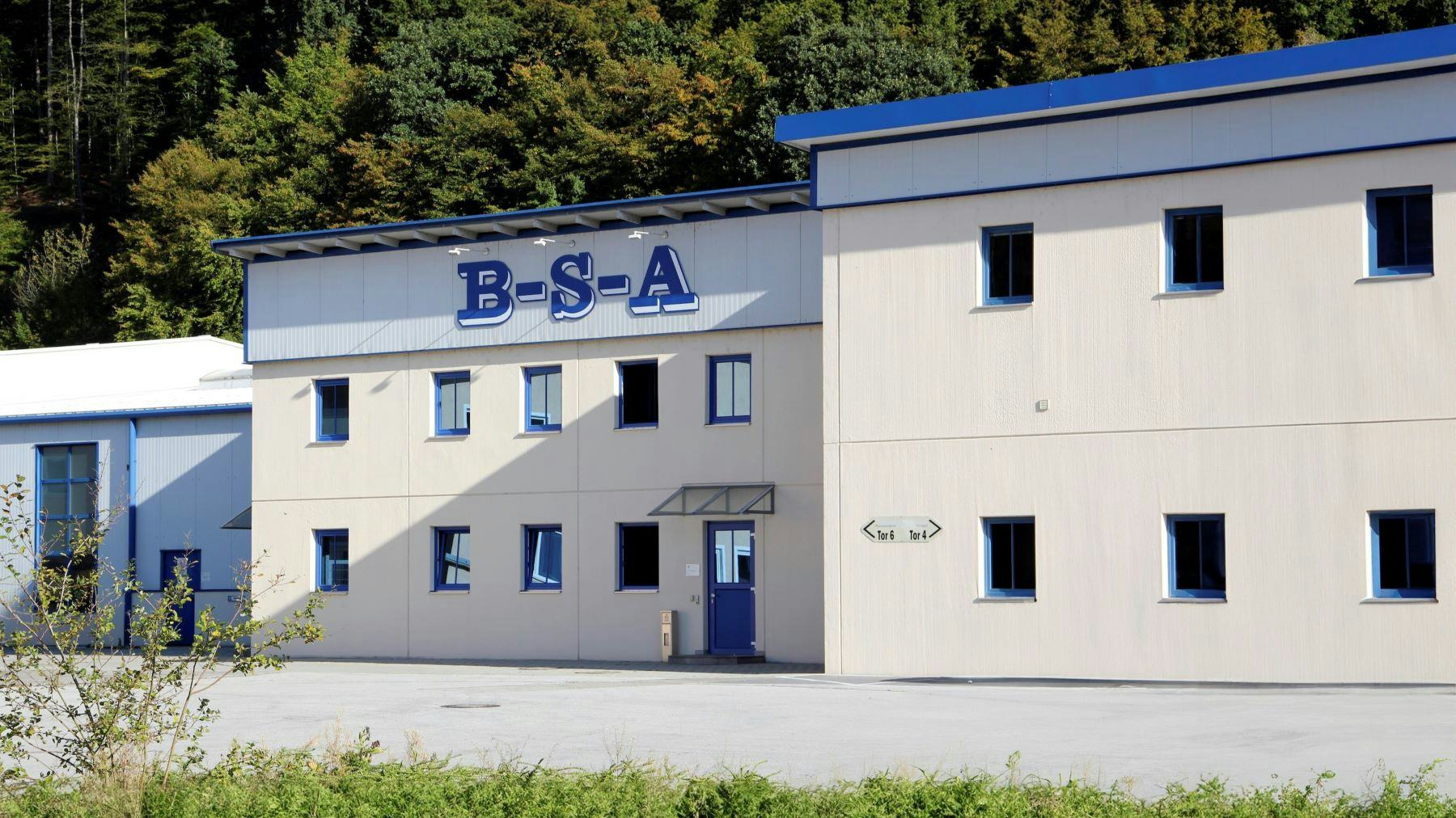 The helmet manufacturer BSA which has been working for Uvex Group for almost 30 years will close by the end of 2024. – Photo Uvex Group 