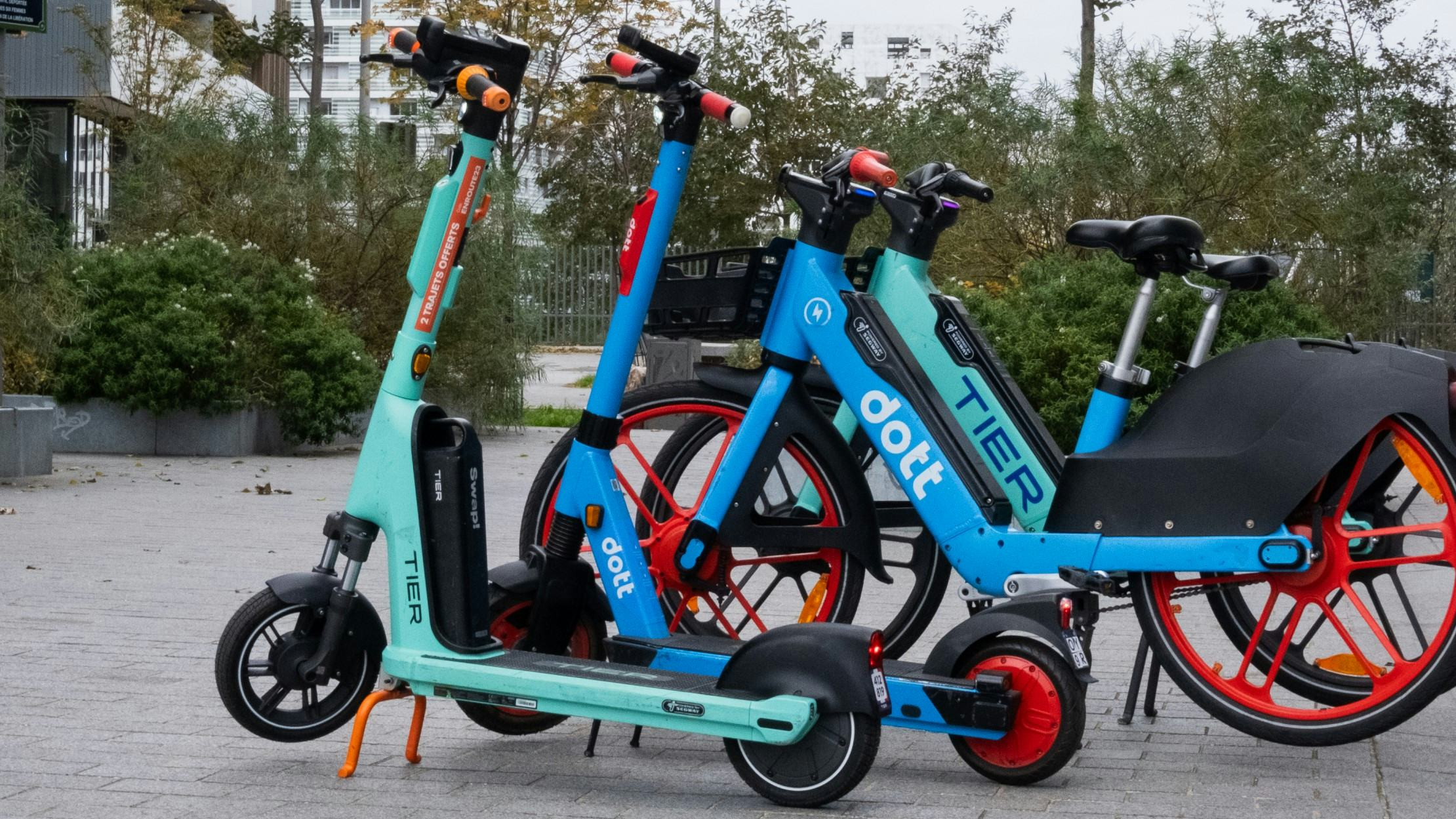 Tier and Dott both offer e-bike services in several cities in Europe. – Photo Dott