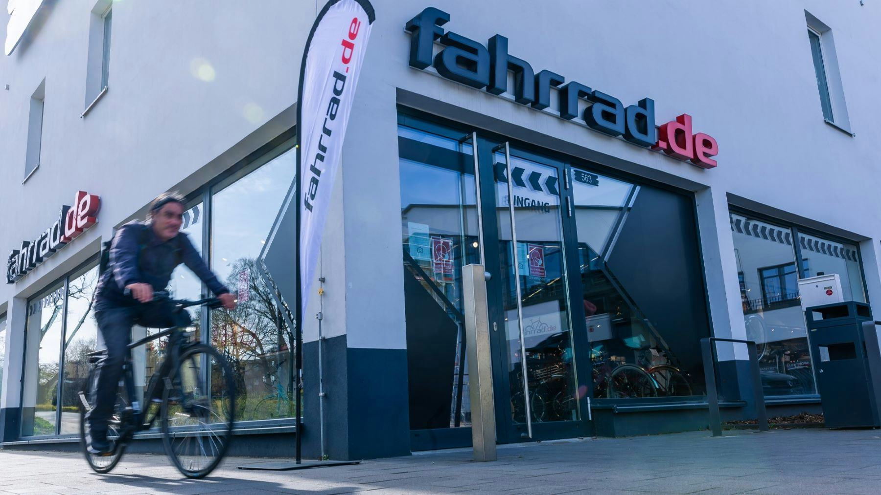 What might turn into an asset sale, some bidders have expressed an interest in the six stationary Fahrrad.de bicycle stores in Germany. – Photo Internetstores