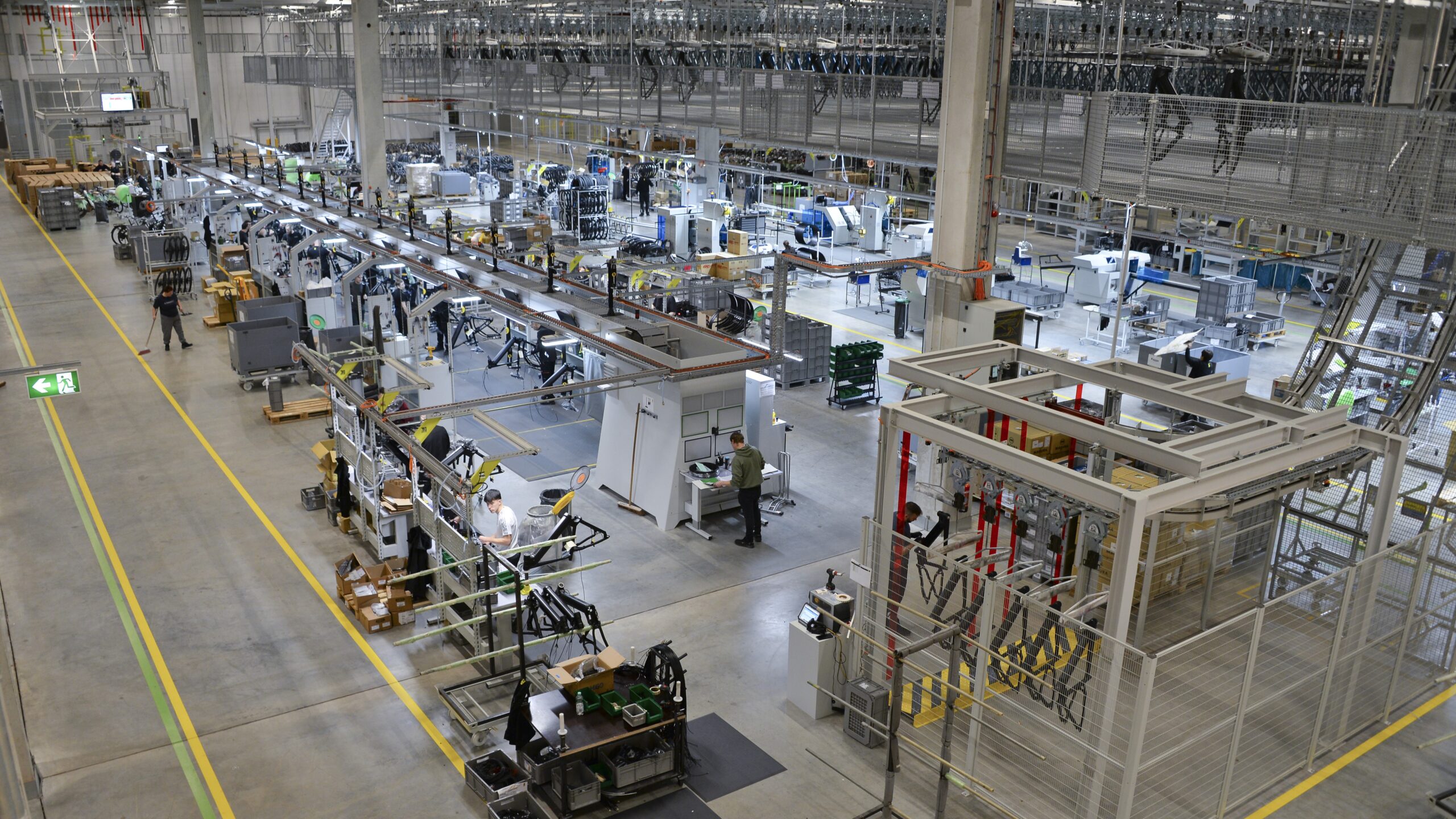 Bicycle production begins in one of the warehouses. Frames are manually hung on a hook and follow a 4 km trajectory over two days that covers all steps of the production process. - Photos Kettler