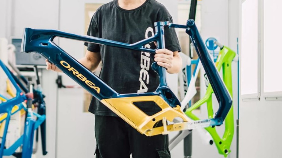 Orbea's 15,000 m2 assembly plant in Mallabia, Spain has a paint shop on the first floor as well as four assembly lines. - Photo Orbea