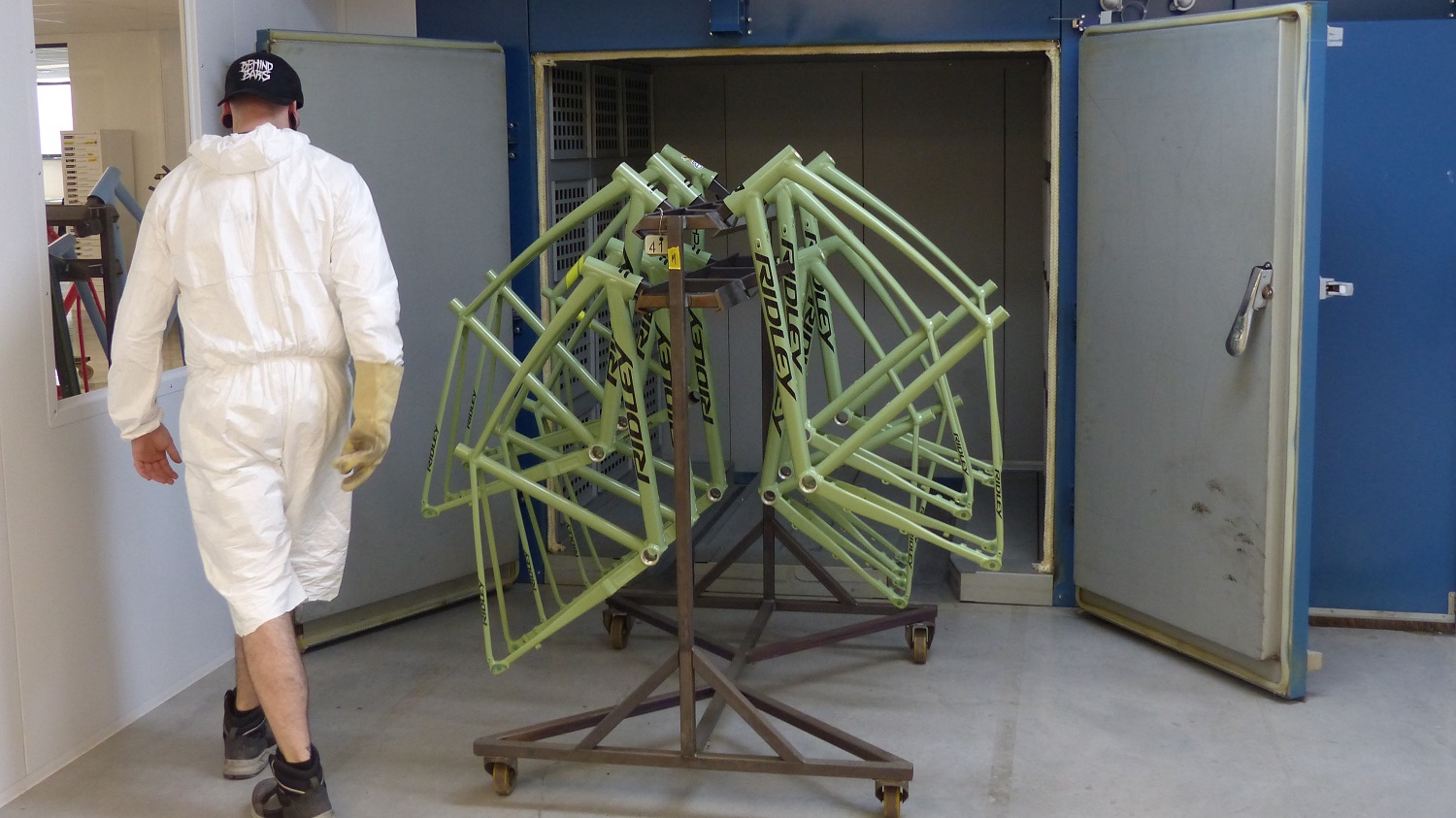 To outline the new strategy for IBDs, the ‘book of promises’ gives a clear overview of what they can expect from BCF. – Photos Bike Europe