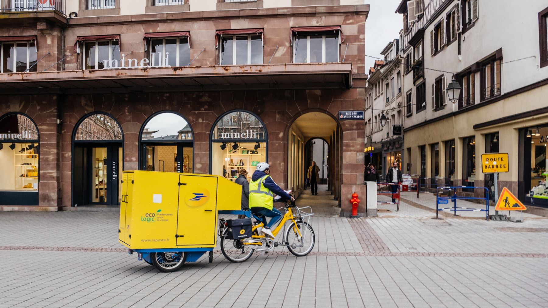2,900 e-cargobikes were dedicated to last-mile delivery in France in 2024, according to a report from the Professional Cyclomobility Observatory. – Photo Shutterstock