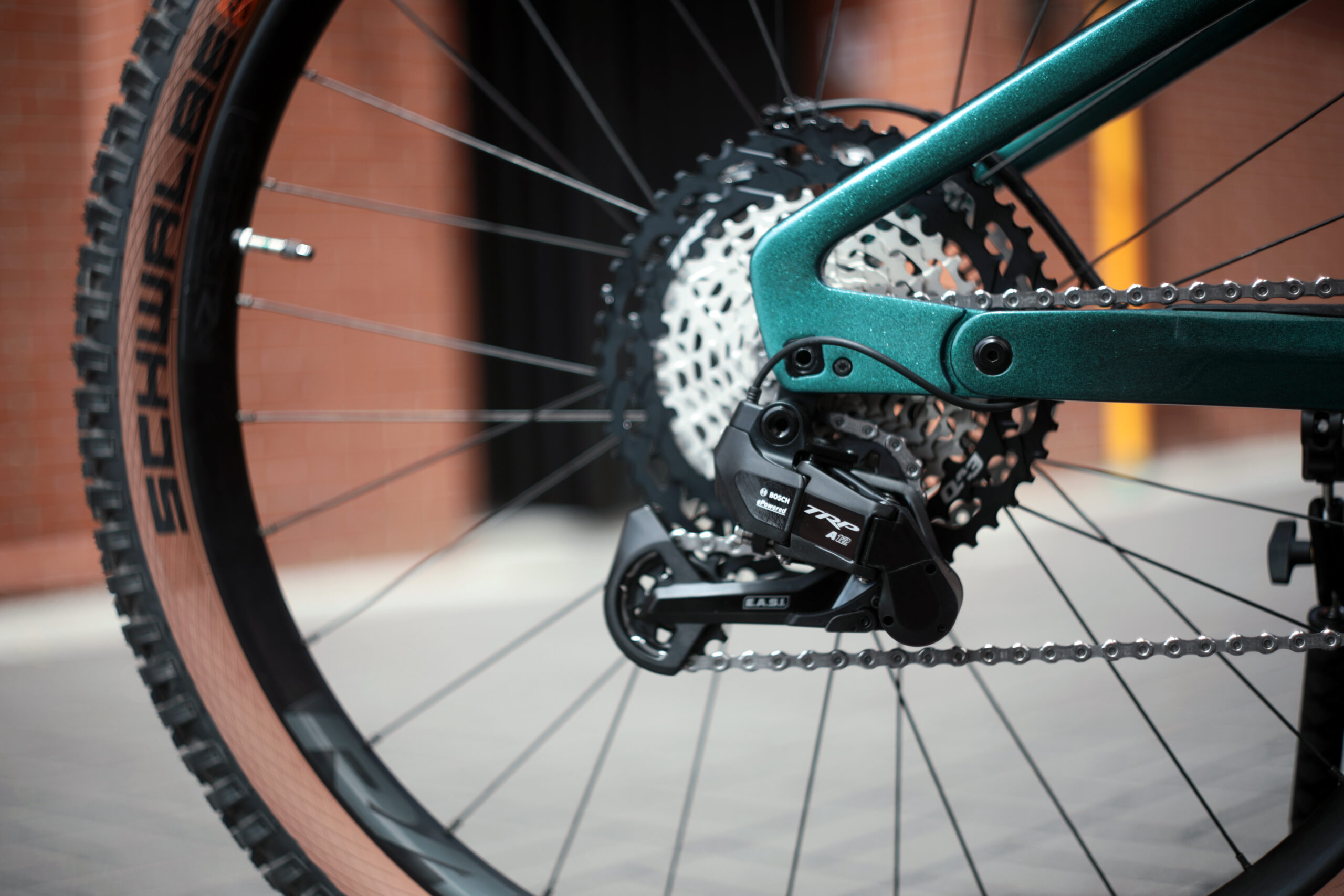 The TRP E.A.S.I. A12 offers fully automatic gear shifting.