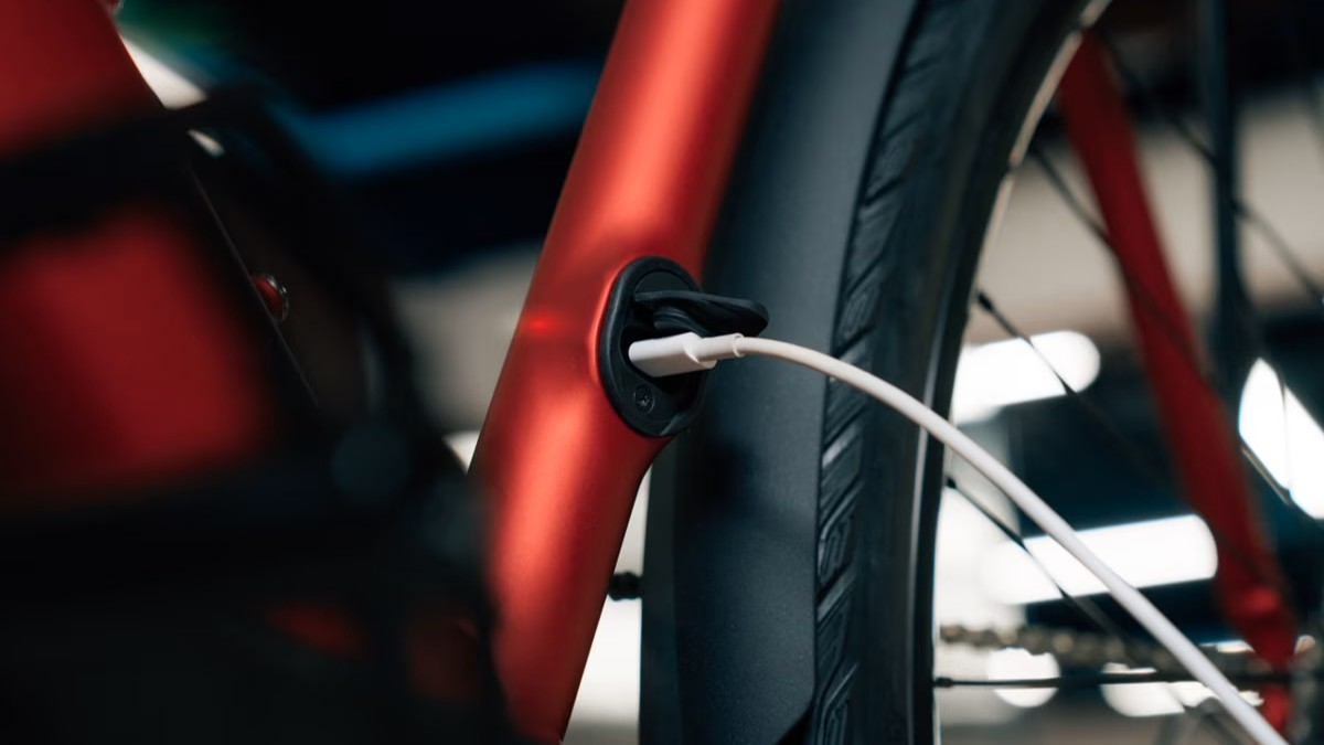 USB-C chargeable batteries are a novelty on the bike market at the moment, but are sure to become more commonplace as manufacturers move toward the future of common chargers in Europe. - Photos Ampler