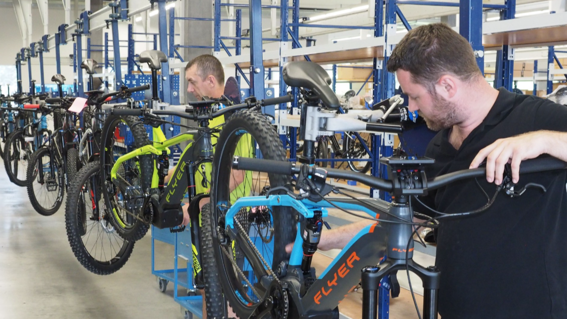 The closure of Flyer where up to 80,000 e-bikes on several production lines were assembled was an earthquake in the Swiss bicycle industry. – Photo Peter Hummel