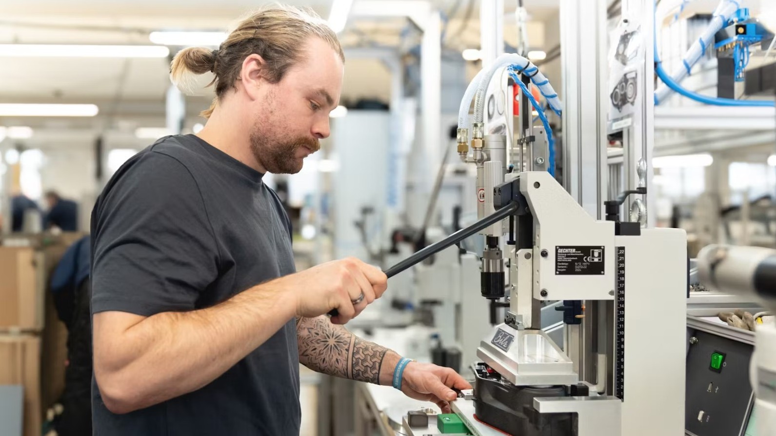 This spring, Dutch and Belgian retailers visited the office in Denkendorf, Germany. The visitors received product training, insights into the company’s strategy, and a tour of the production and assembly facilities.  - Photos Pinion