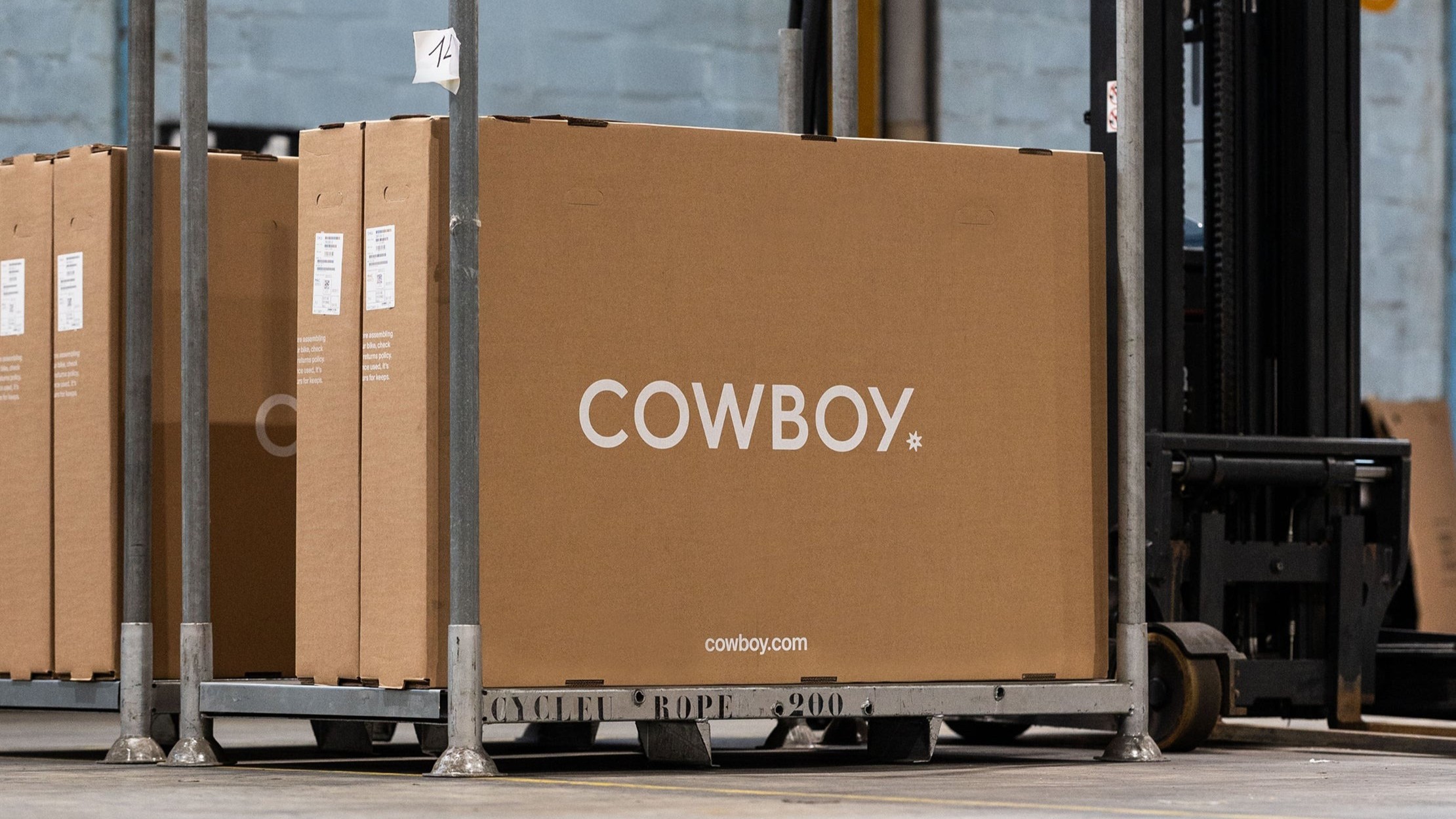 Cowboy customers are growing increasingly unsatisfied as their orders face delays, amid a series of unfortunate events for the Brussels bike brand. – Photo Cowboy