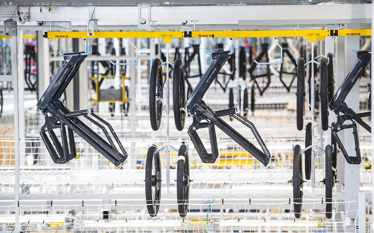 Components are delivered overhead in the right order and at the right station.