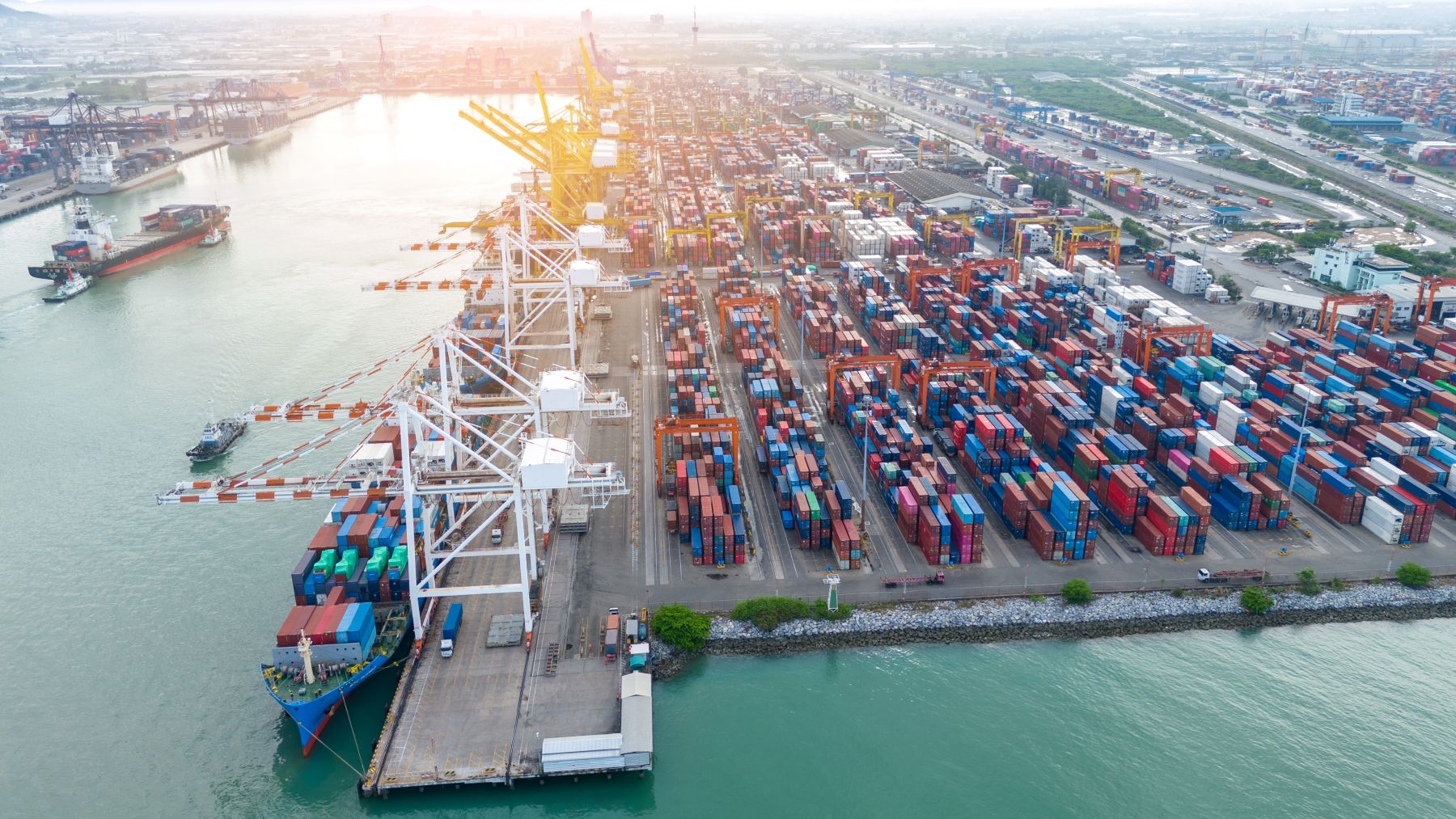 Drewry's World Container Index (WCI) declined for the tenth consecutive week and continues to stabilise after a volatile period. – Photo Shutterstock