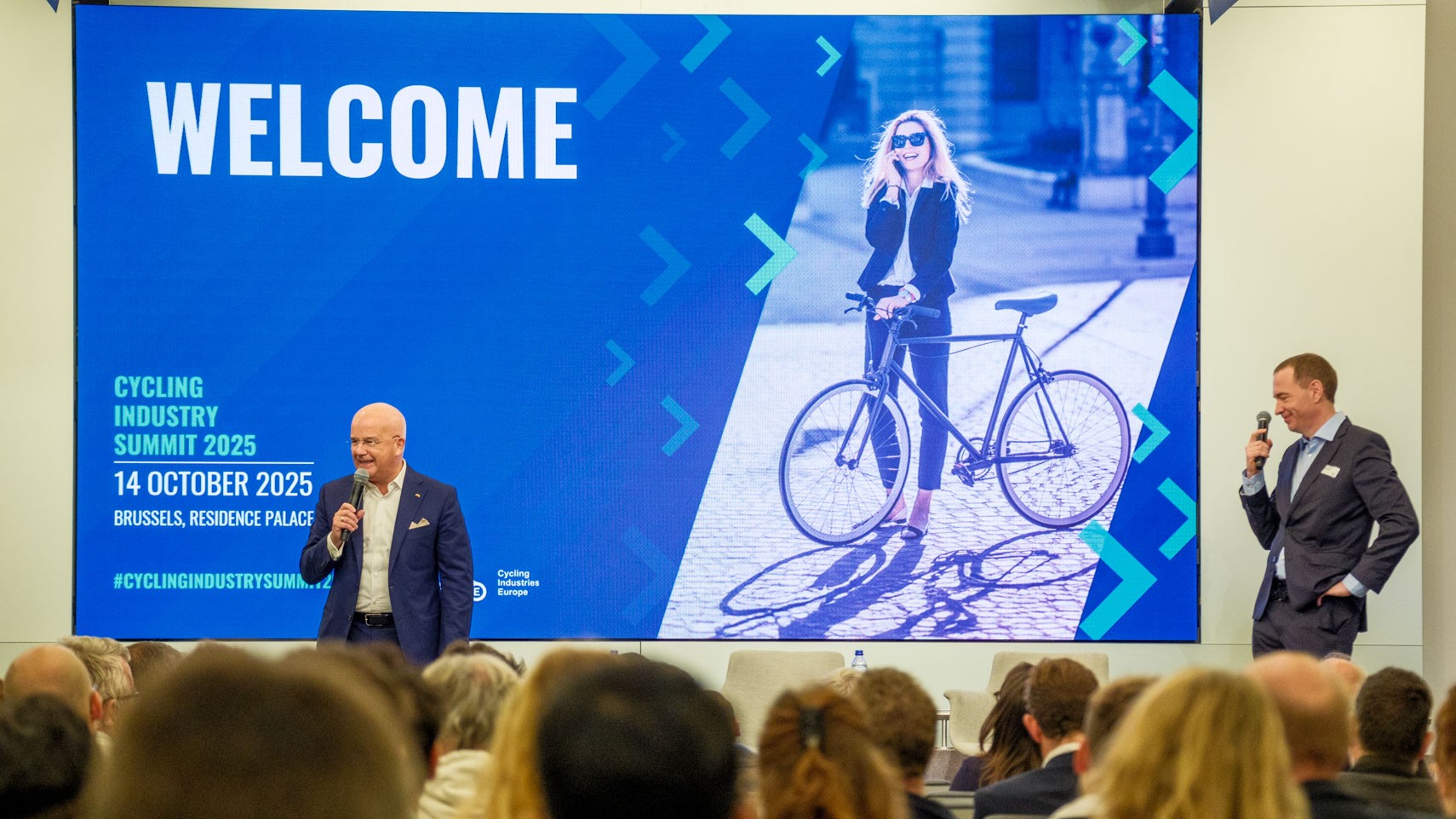 The members of CIE endorsed a change to the association’s statutes, paving the way for the merger with CONEBI as announced by CIE president Tony Grimaldi (l.) and the CIE CEO Paul Walsh at the Cycling Industry Summit this week. – Photo Bike Europe