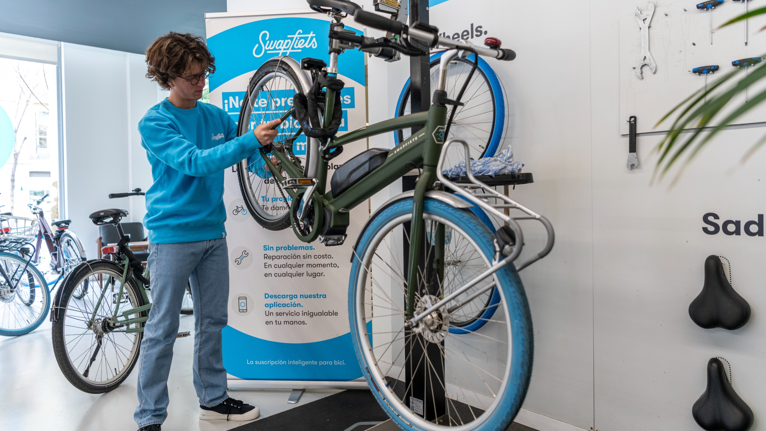 Signs point to bike-sharing becoming a structural middle step in Europe’s cycling landscape, rather than a threat to traditional sales. – Photo Swapfiets
