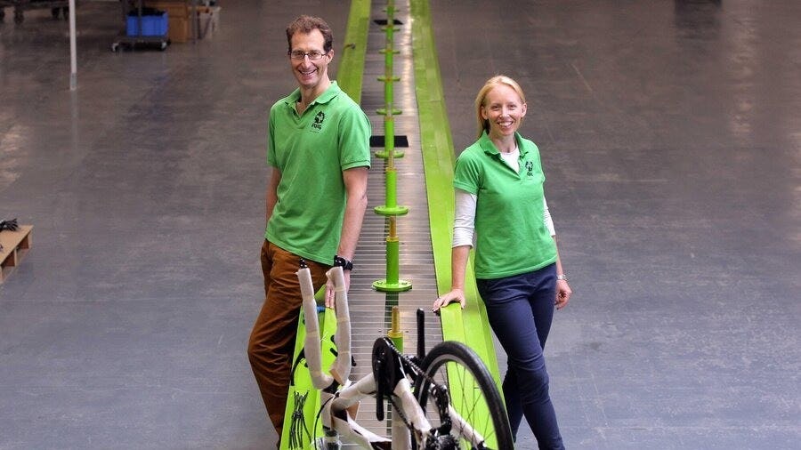 Founded in 2013 by married couple Jerry and Shelley Lawson, the brand enjoyed a spotlight when the Princess of Wales, Catherine Middleton, posted a photo of her son, Prince Louis, riding a Frog Bike. – Photo Frog Bikes