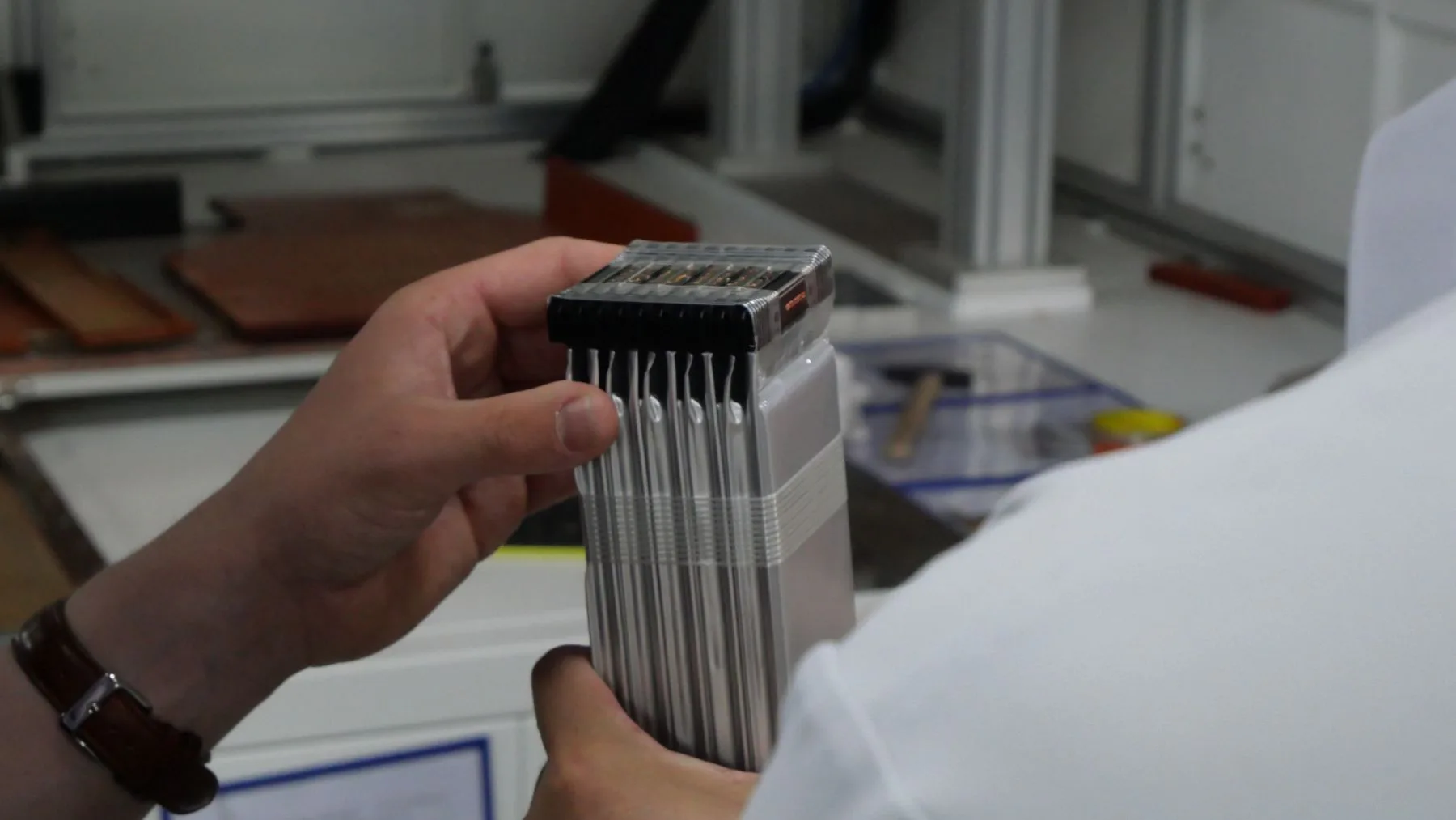 A semi-solid-state battery pack consists of 10 cells which are automatically welded together at the factory in Suzhou, China. - Photos Bike Europe