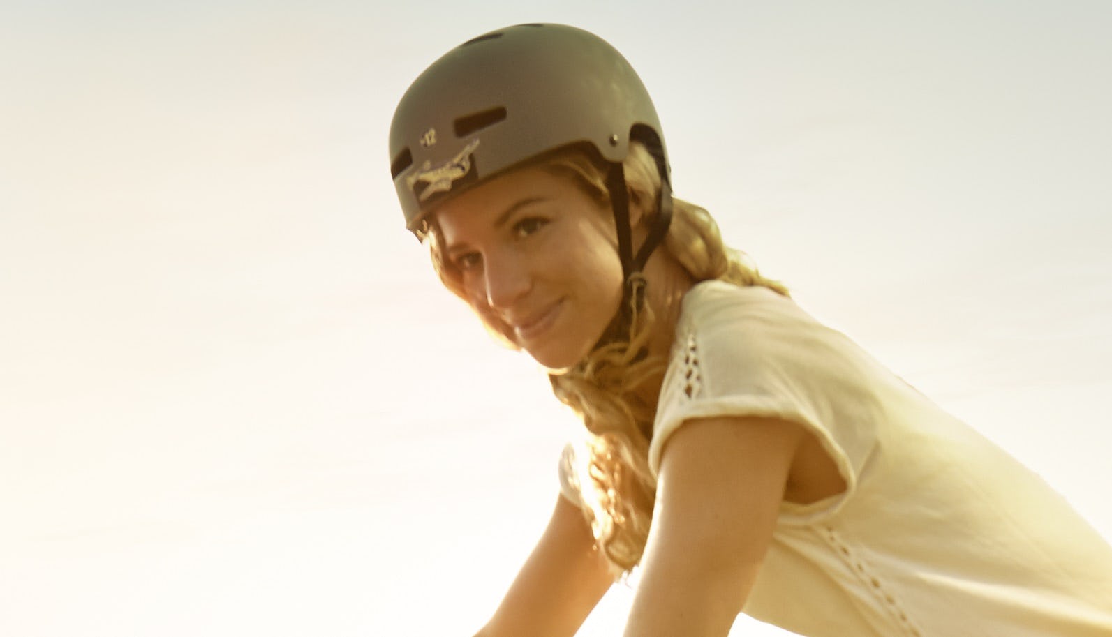 Currently industry players are making a joint effort in developing a helmet for speed e-bike usage that looks like a bicycle helmet, but that meets the ECE-2205 standard for motorcycle & moped helmets. - Photo Bosch