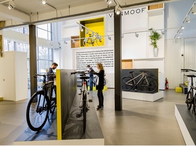 阿姆斯特丹這一間旗艦店是繼去年11月Vanmoof開在新加坡和台北的旗艦店後的第三間。– Photo Vanmoof