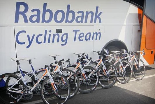 Giant, with its extensive global network of retailers, gains the exclusive rights to market and sell Rabobank team apparel worldwide.