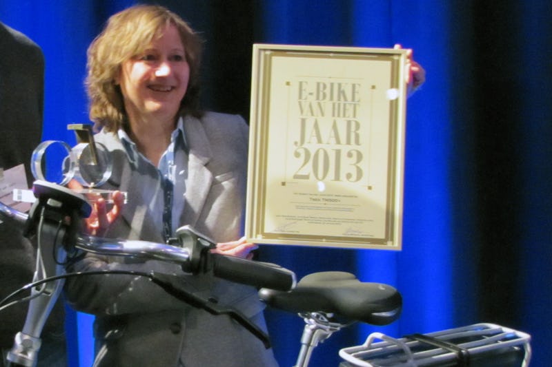 Trek Benelux MD Petra De Fluiter with the Trek TM500+; e-bike of the Year in Holland.