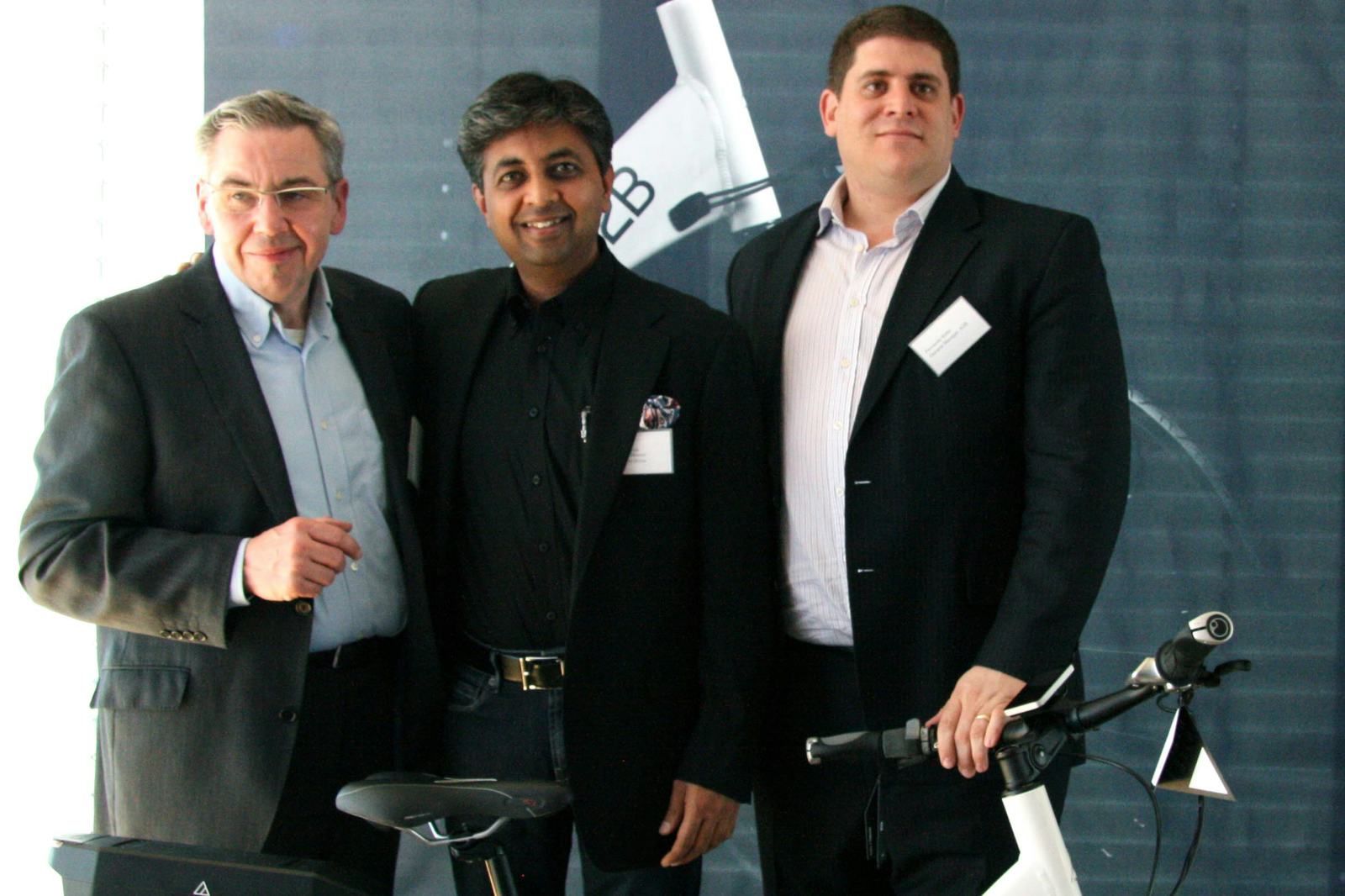 Relaunching the former Ultra Motor e-bike brand A2B and now owned by Hero Group (one of the world’s biggest two-wheeler makers) with from left to right: HeroEco Ltd. country manager Horst Schuster, Hero Eco Group MD Naveen Munjal und HeroEco Ltd. GM Fernando Küfer. - Photo Jo Beckendorff
