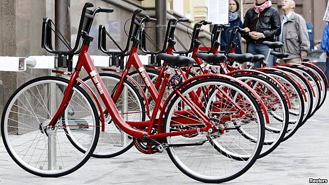 Throughout the center of the Russian Capital, thirty stations containing a total of 220 red city bikes are installed. - Photo Bike Europe